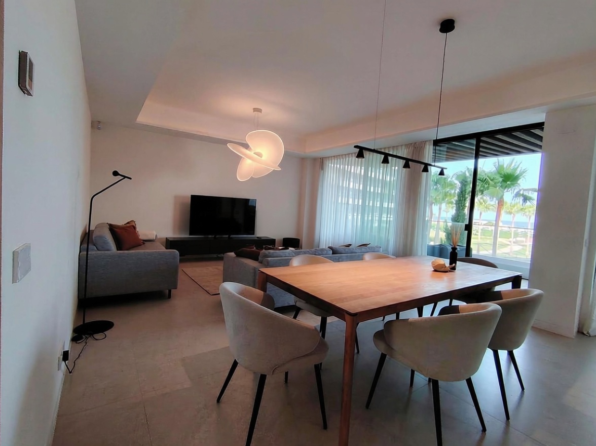 Apartamento em primeira linha de praia em Torremolinos — Sala