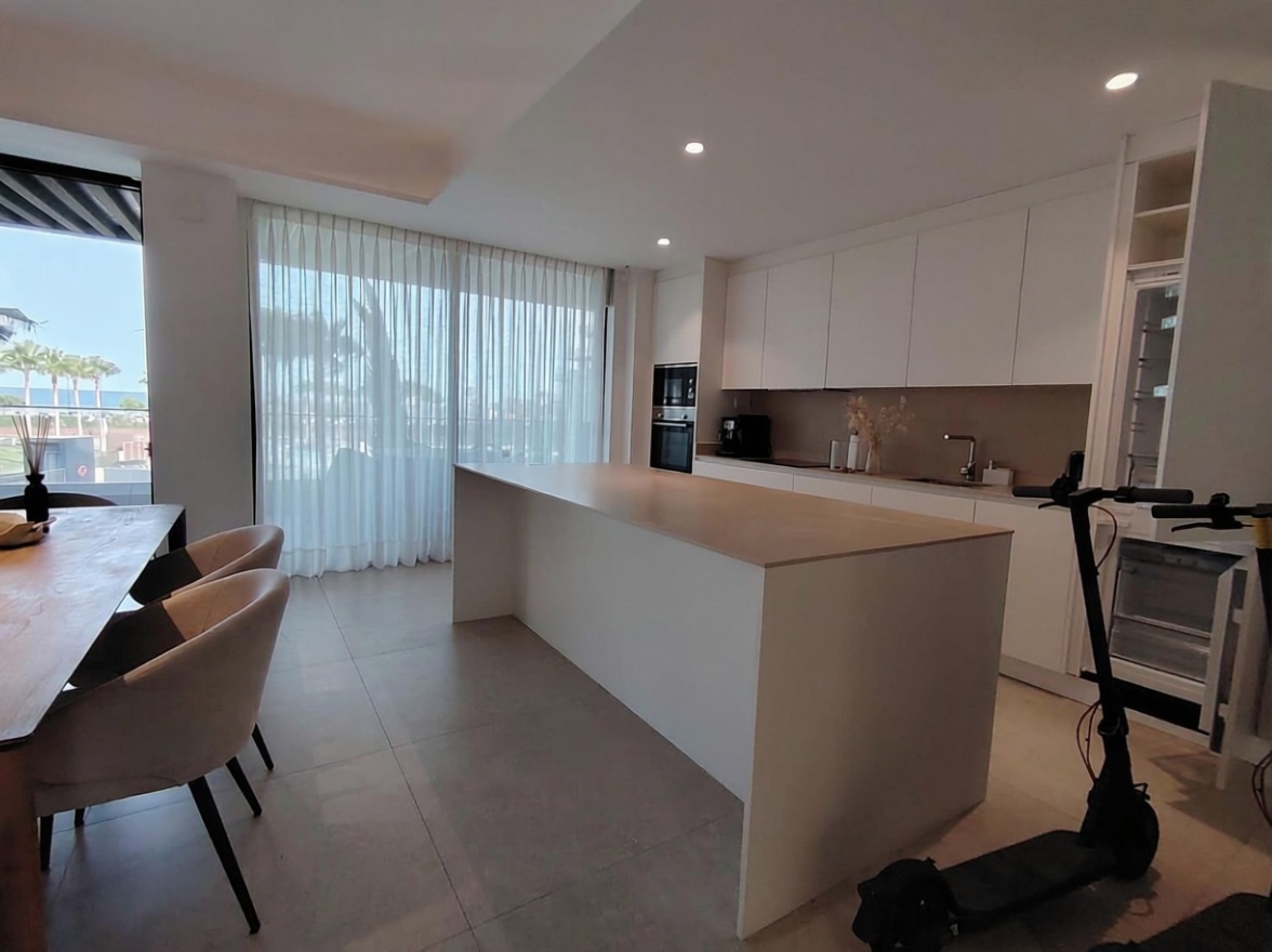 Apartamento em primeira linha de praia em Torremolinos — Cozinha