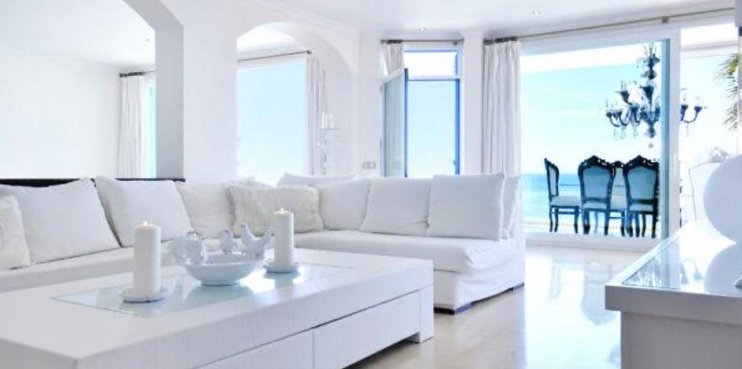 Apartamento em primeira linha de praia em Benalmádena — Sala