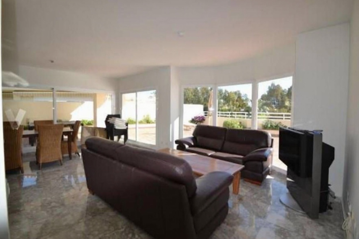 Ático em primeira linha de mar em Benalmádena — Sala