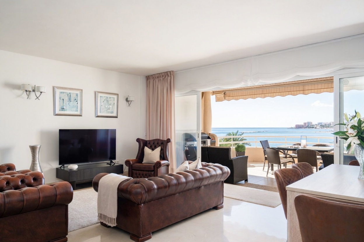 Duplex en première ligne de plage à Benalmádena — Séjour