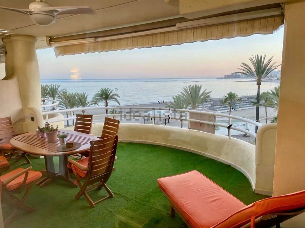 Duplex en première ligne de plage à Benalmádena
