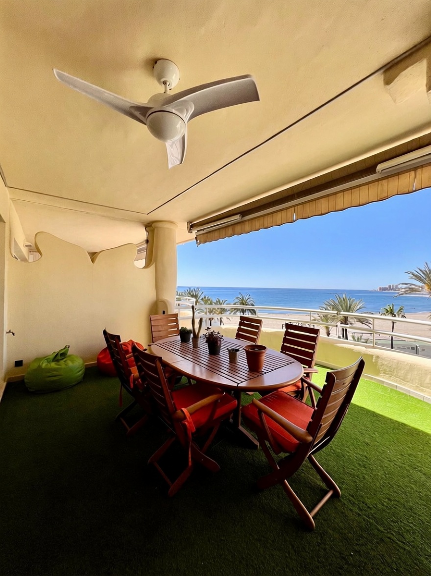 Duplex en première ligne de plage à Benalmádena — Vue mer