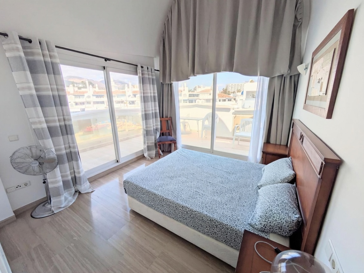 Duplex en première ligne de plage à Benalmádena — Chambre