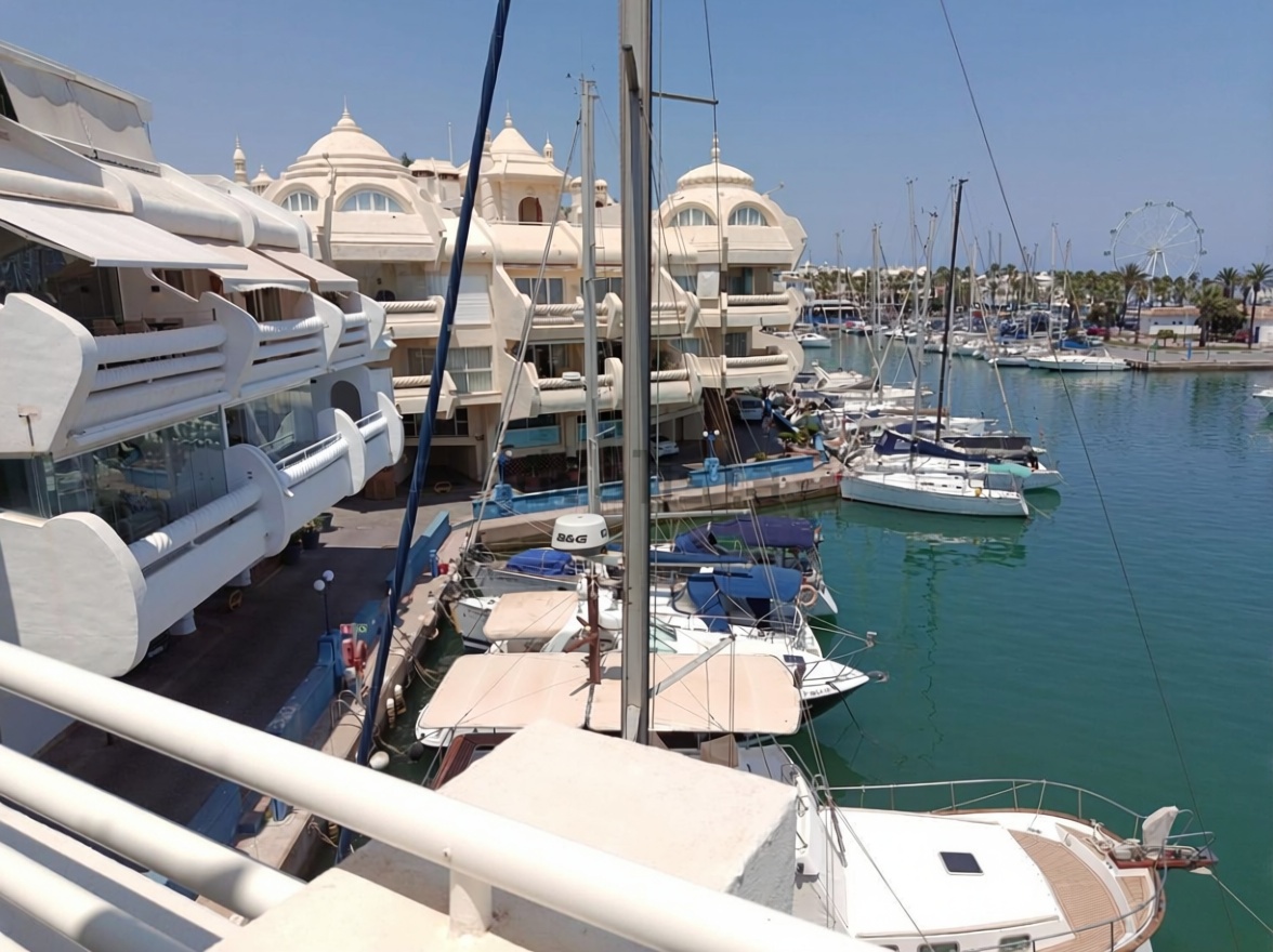 Seafront attic in Benalmádena — Sea view
