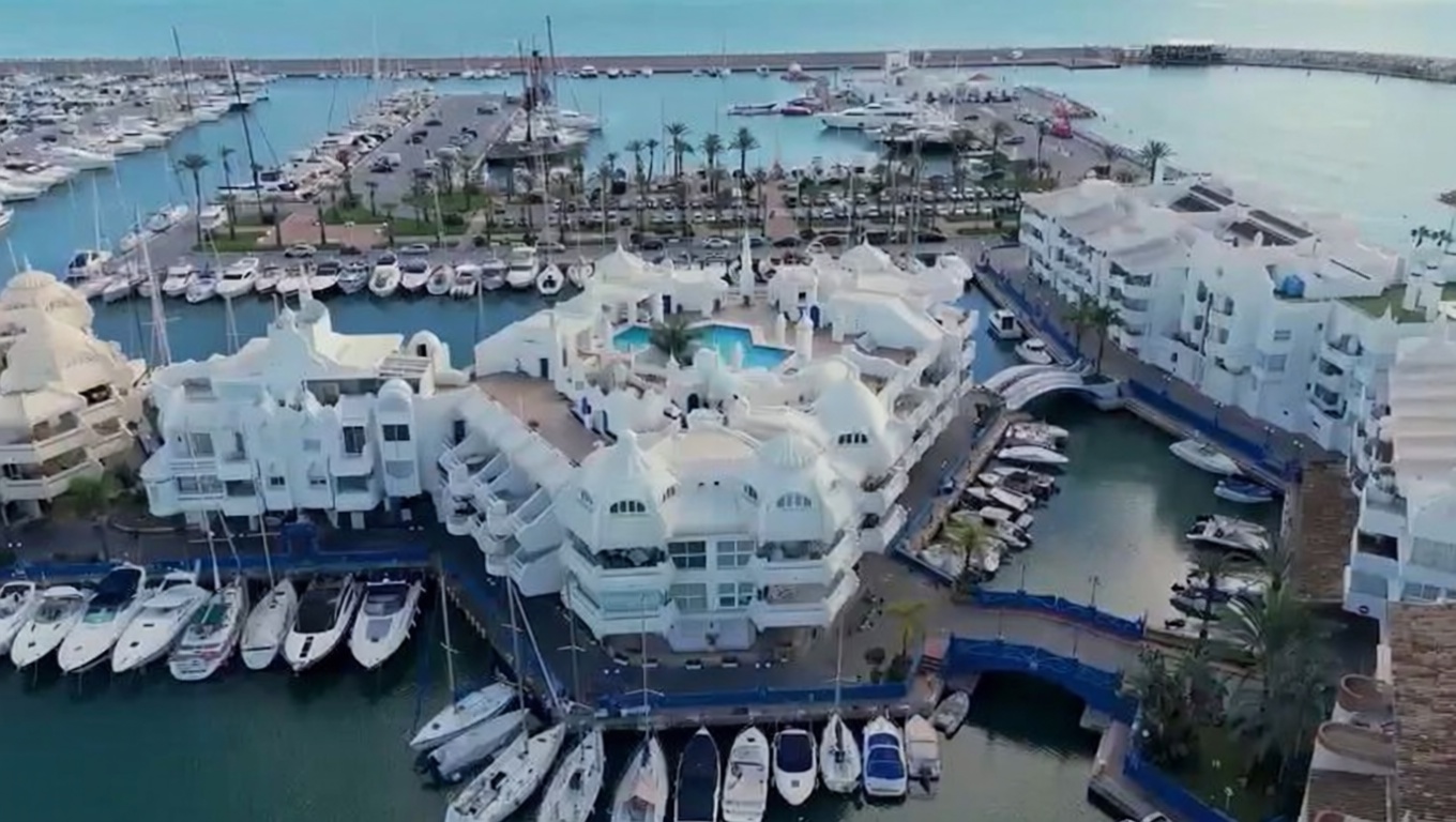 Seafront attic in Benalmádena — Aerial