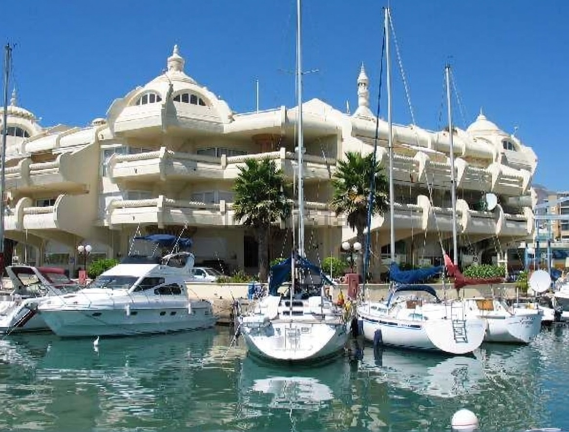 Seafront attic in Benalmádena — Facade