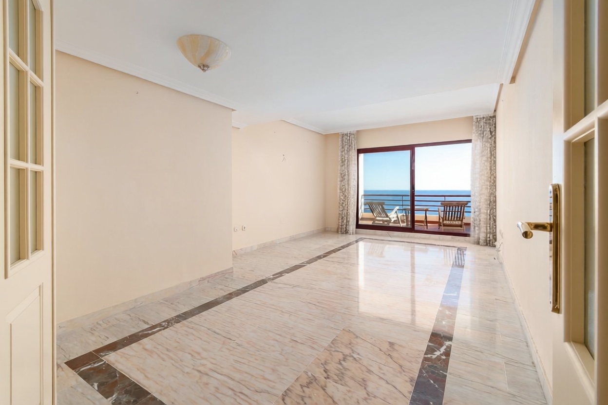 Appartement en première ligne de plage à Benalmádena — Séjour