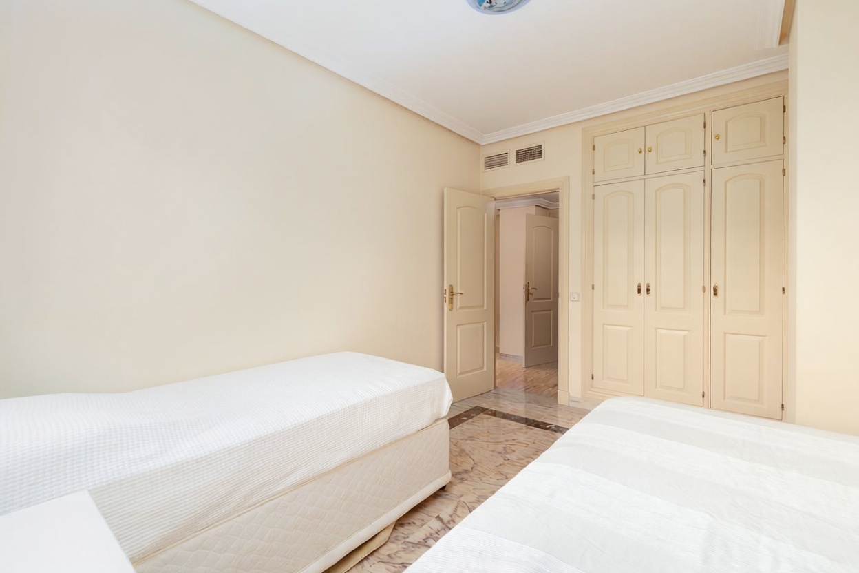Appartement en première ligne de plage à Benalmádena — Chambre