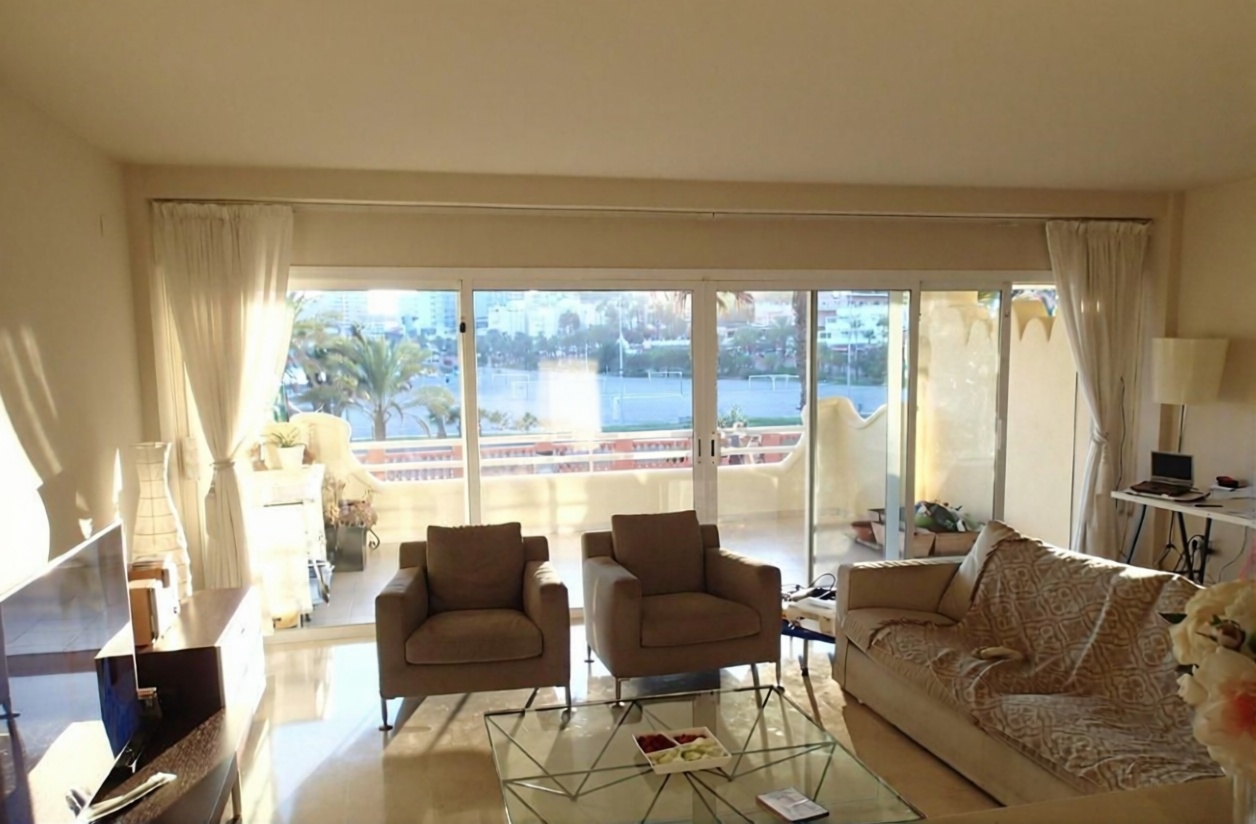Appartement en première ligne de plage à Benalmádena — Séjour