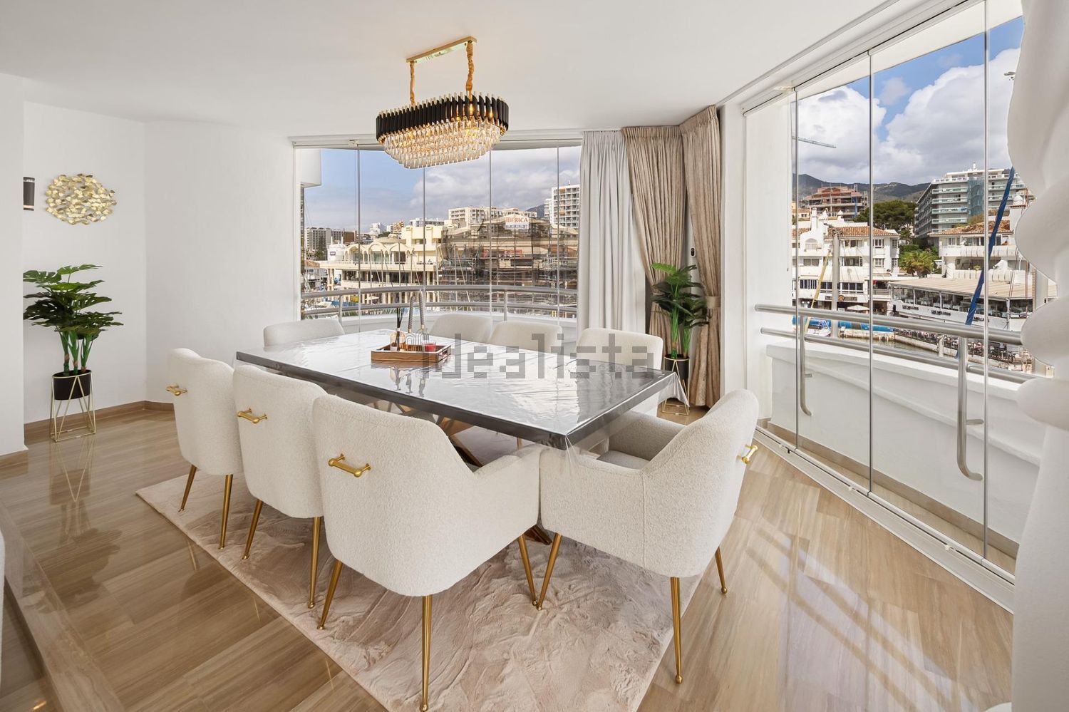 Ático en venta en primera línea de mar en Benalmádena