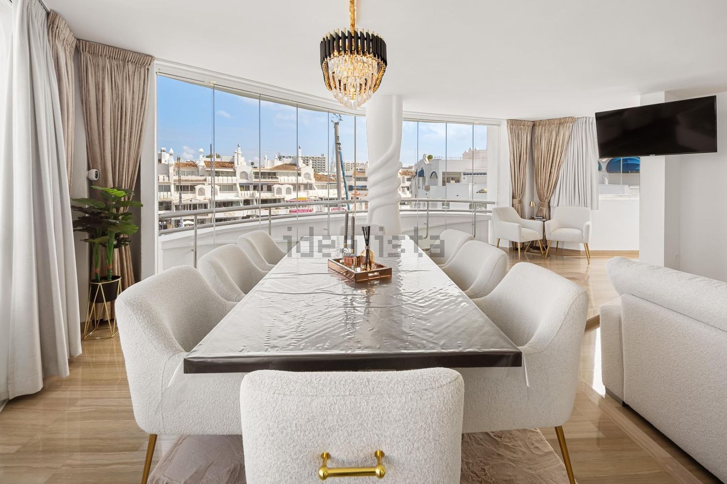 Dachgeschosswohnung zum Verkauf in erster Meereslinie in Benalmádena