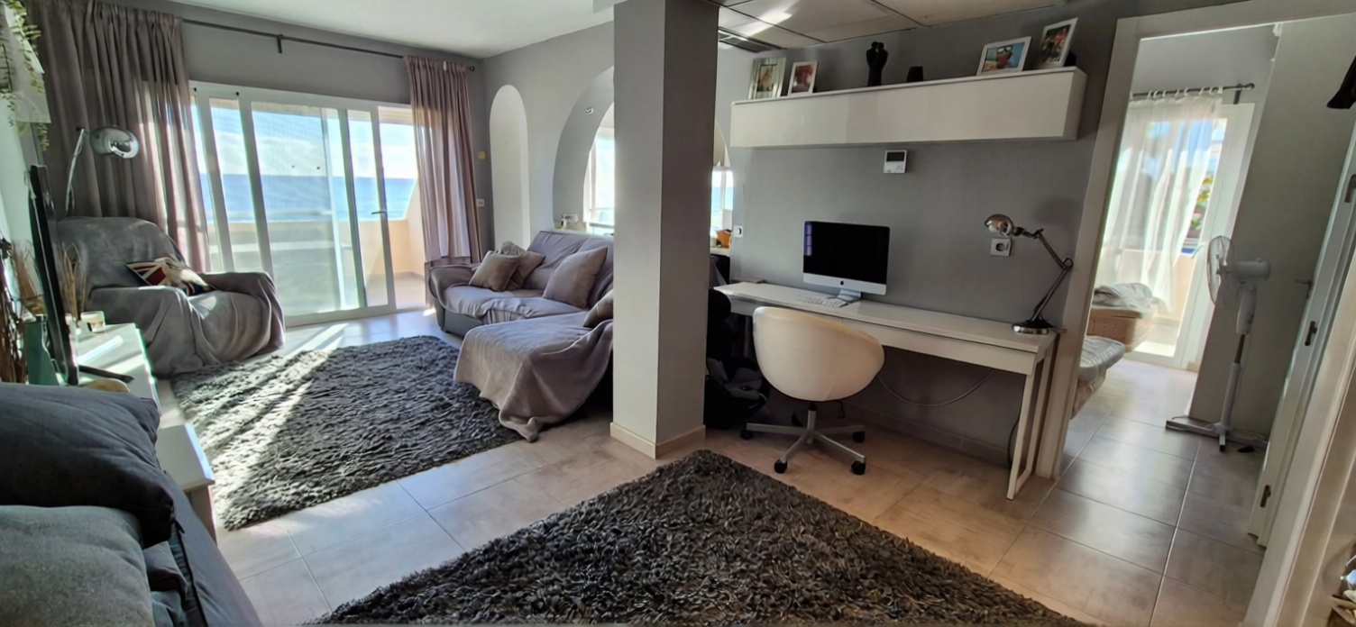 Appartement en première ligne de plage à Torremolinos — Séjour