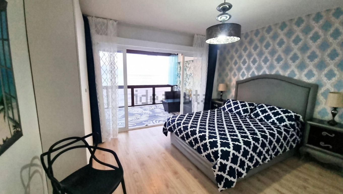 Beachfront flat in Benalmádena — Bedroom