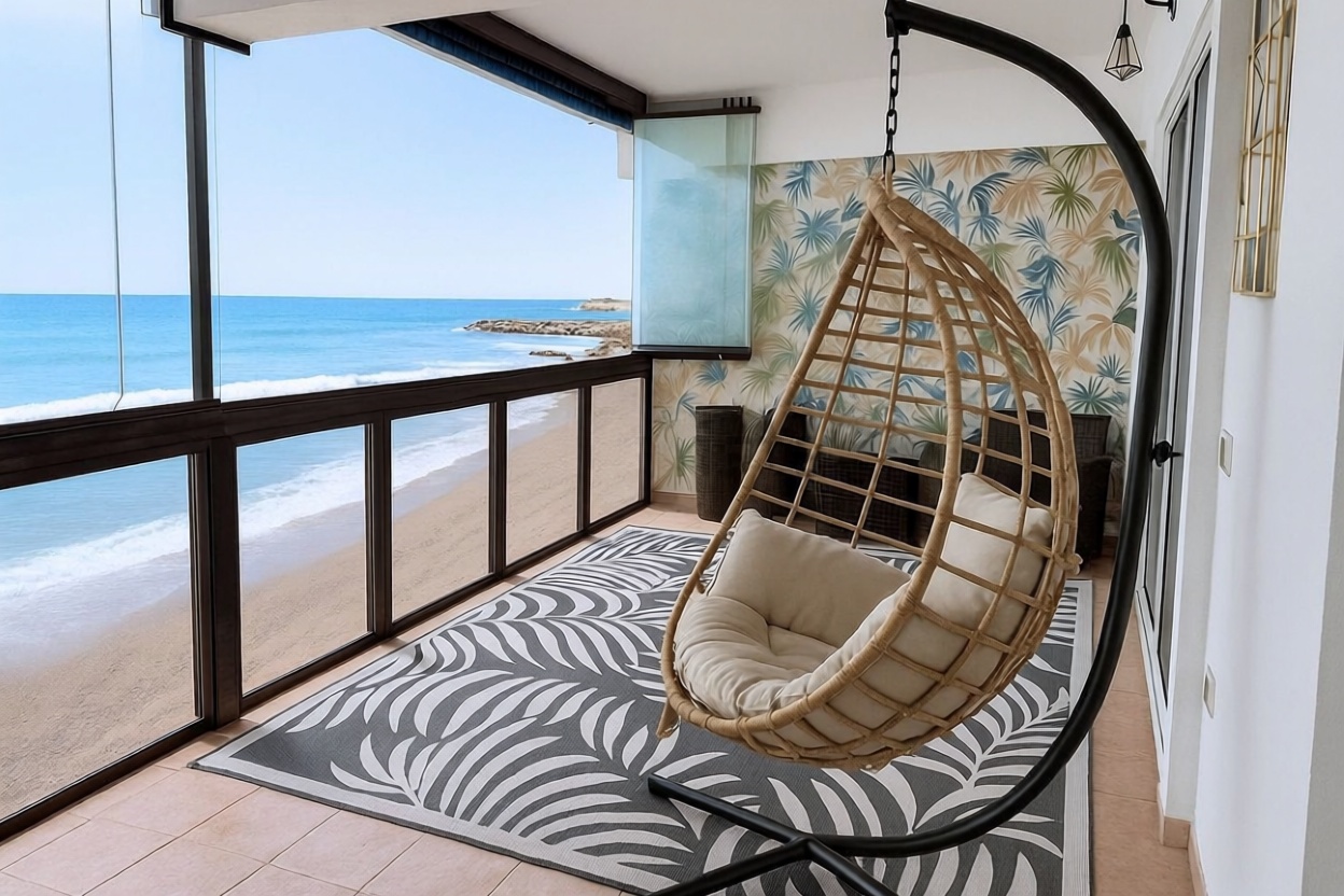 Beachfront flat in Benalmádena — Sea terrace