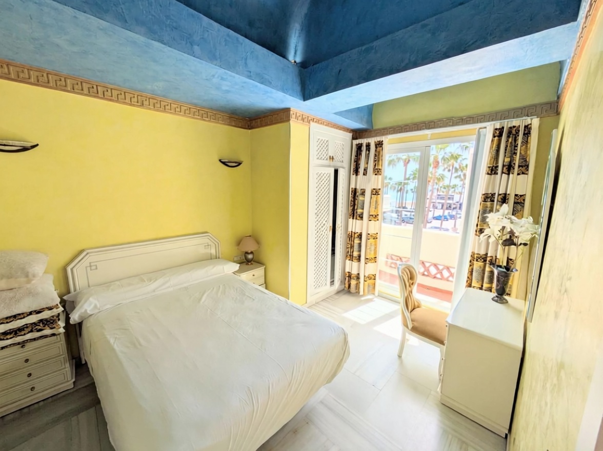 Appartement en attique en première ligne de mer à Benalmádena — Chambre
