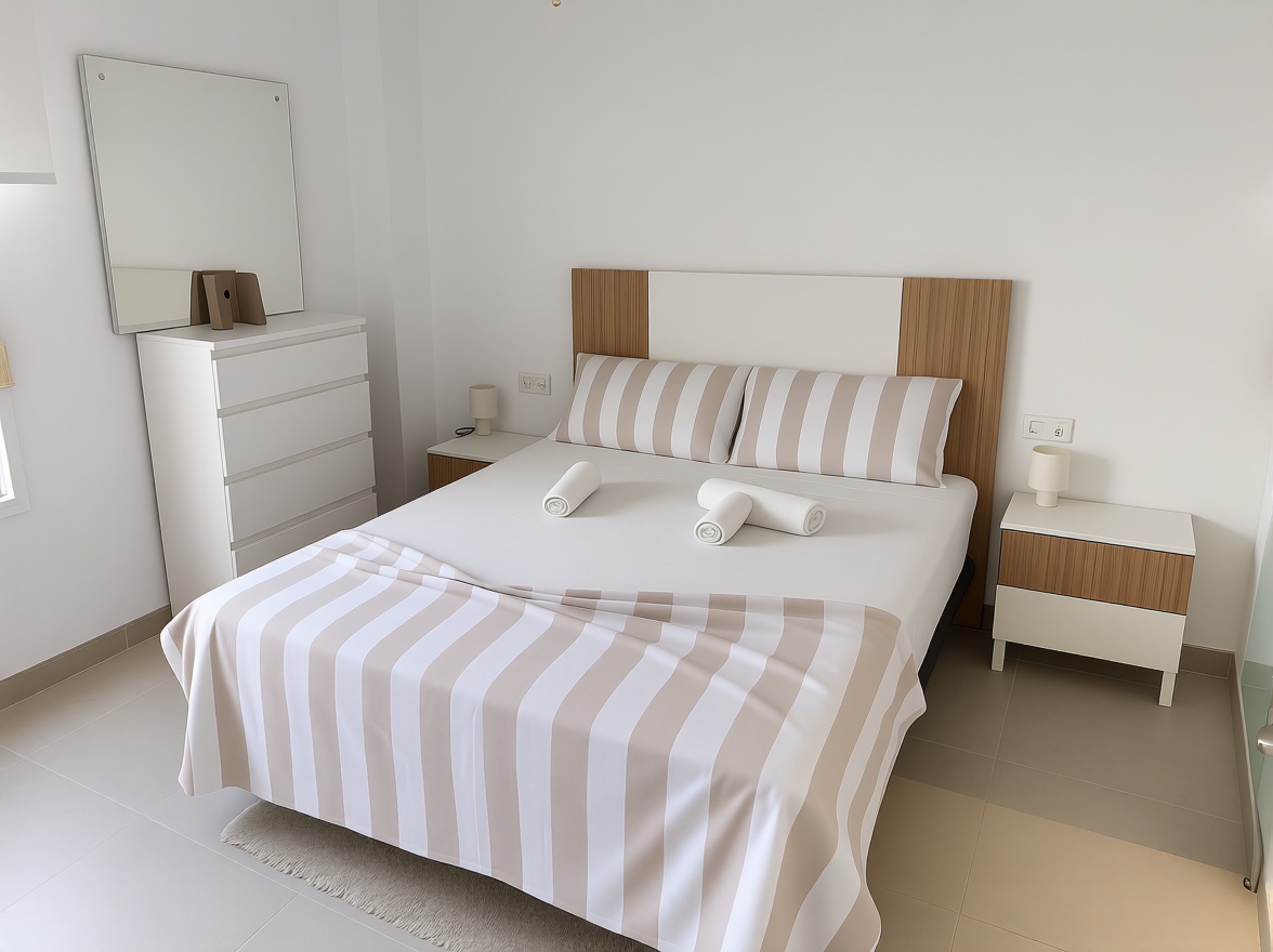 Piso en primera línea de playa en Benalmádena — Dormitorio