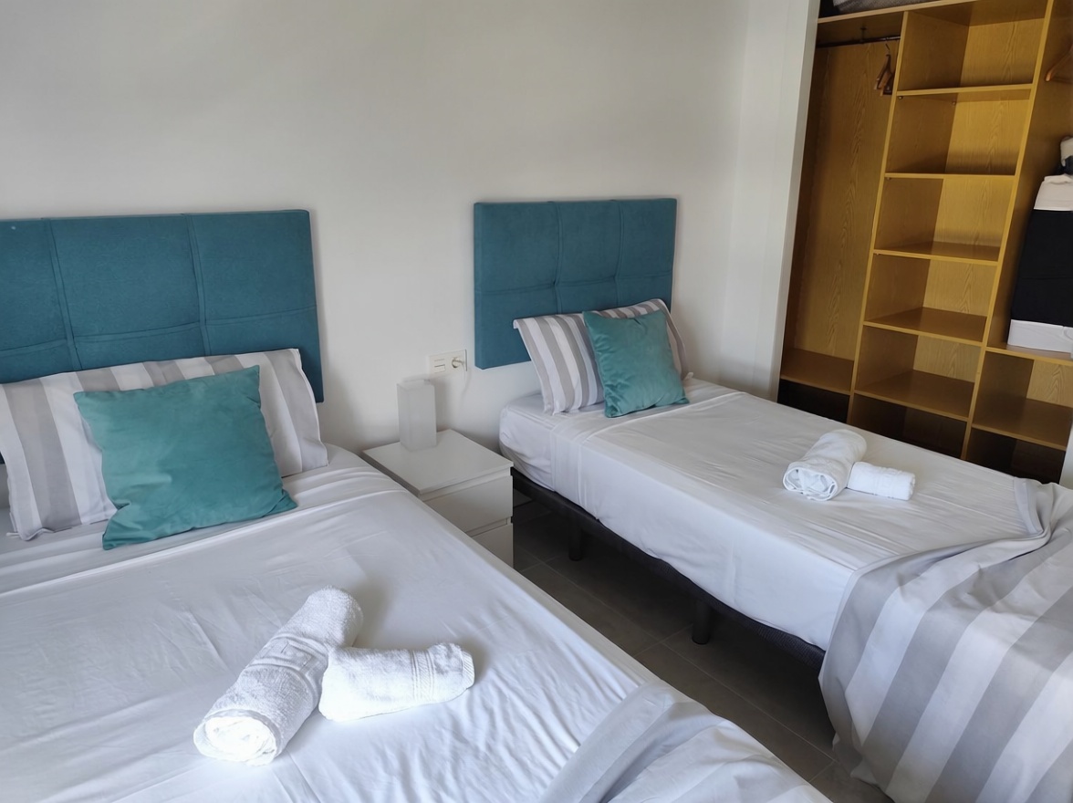 Piso en primera línea de playa en Benalmádena — Dormitorio