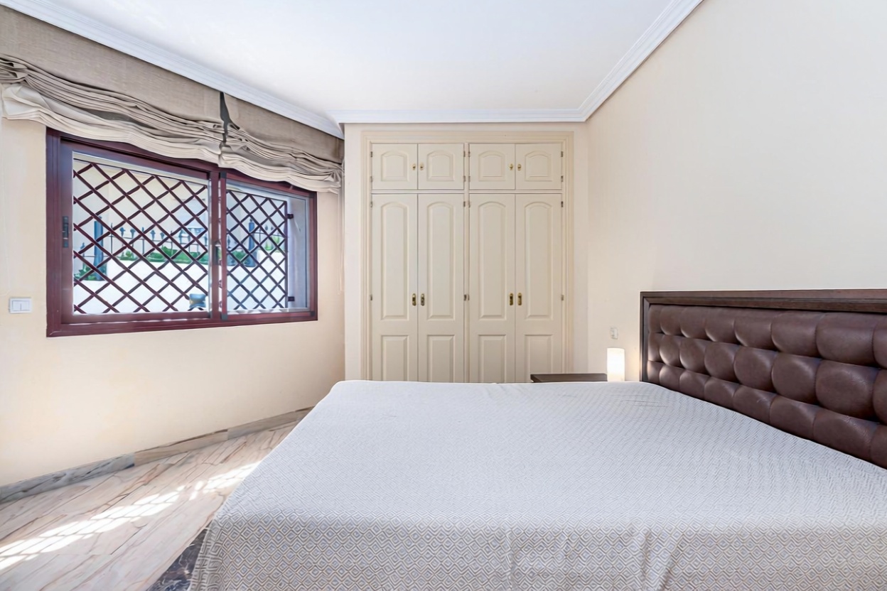 Beachfront flat in Benalmádena — Bedroom