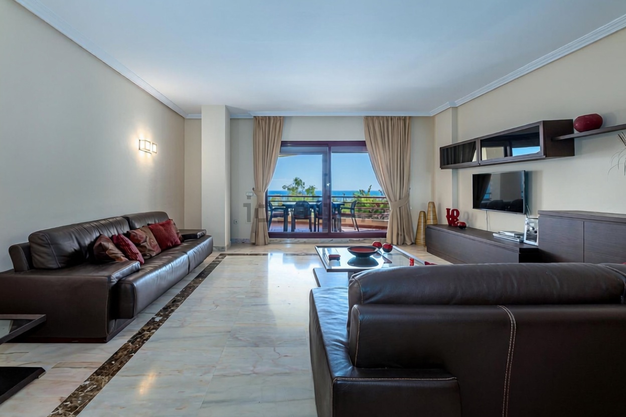 Beachfront flat in Benalmádena — Living room
