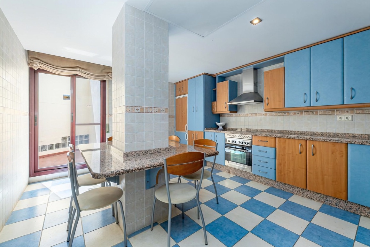 Beachfront flat in Benalmádena — Kitchen