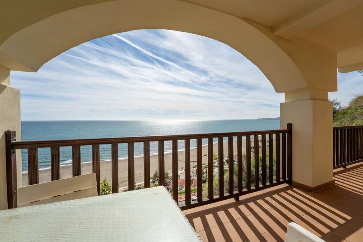 Beachfront flat in Benalmádena — Sea terrace