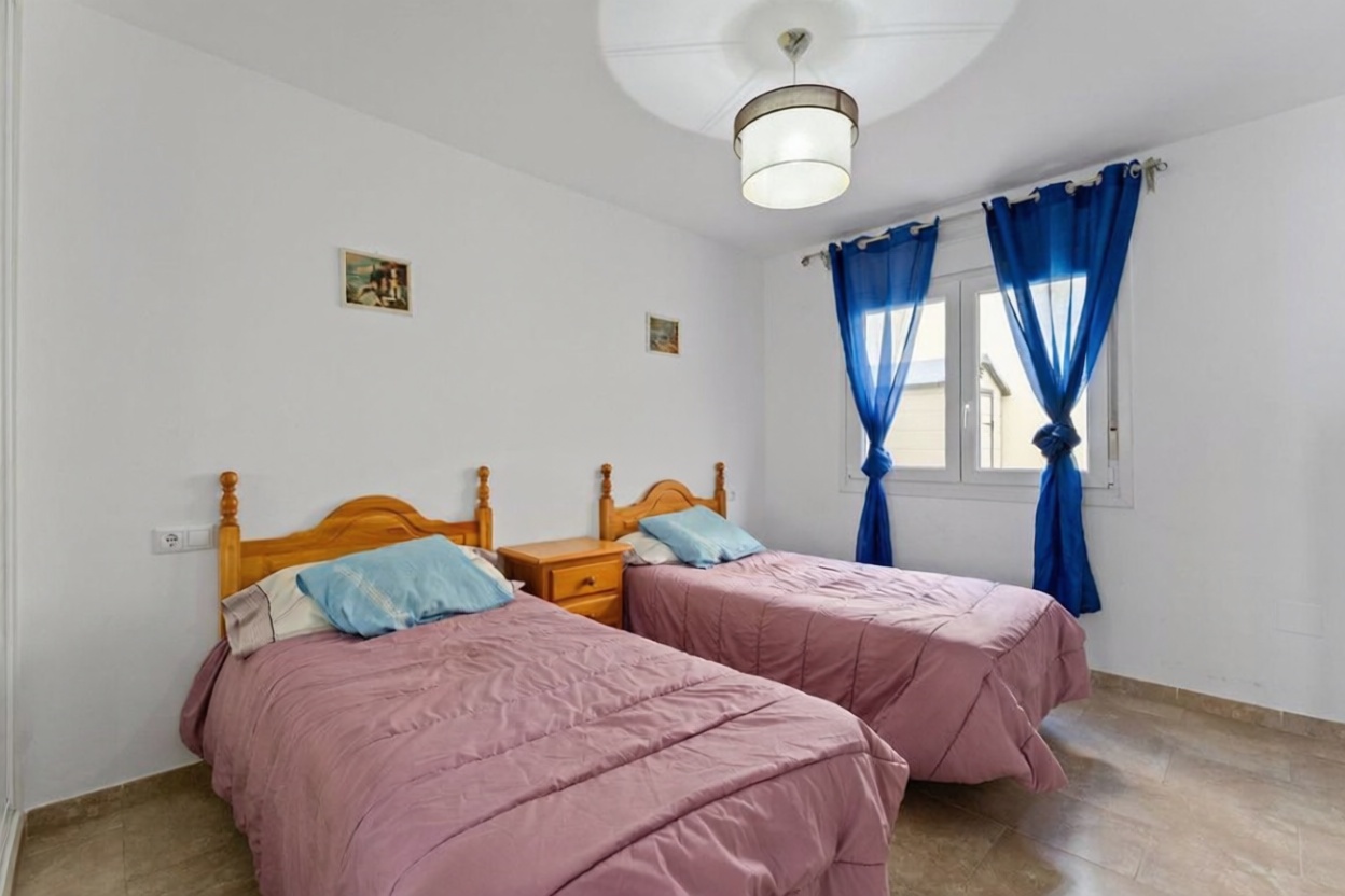 Beachfront flat in Benalmádena — Bedroom