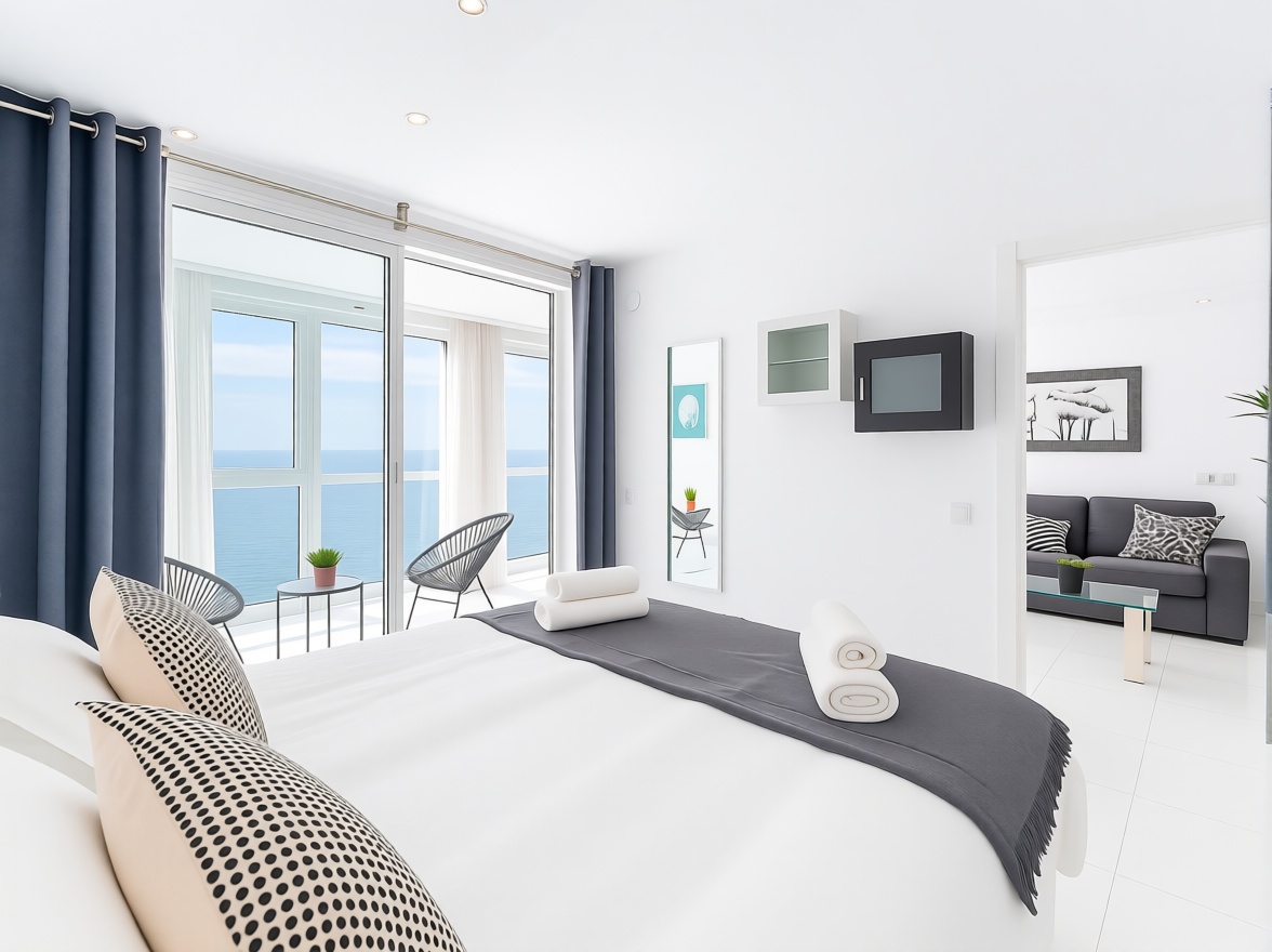 Appartement en attique en première ligne de mer à Benalmádena — Chambre