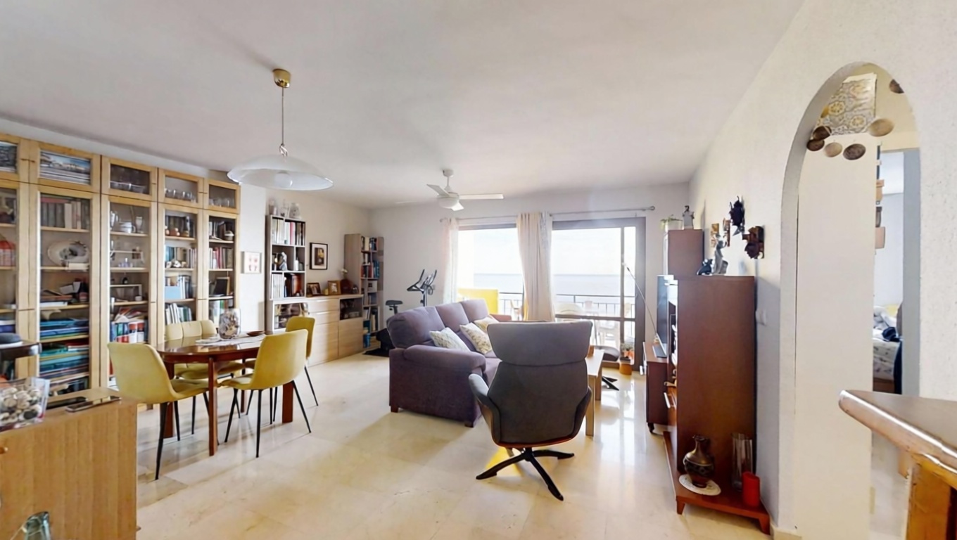 Beachfront flat in Benalmádena — Living room