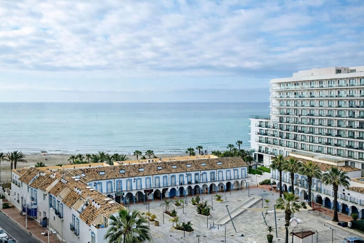 Appartement en première ligne de plage à Benalmádena — Vue mer