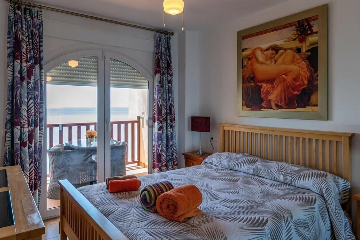 Piso en primera línea de playa en Benalmádena — Dormitorio