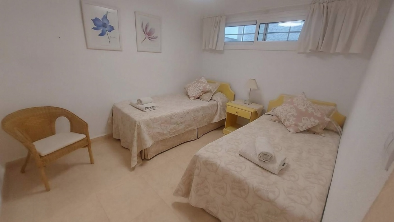 Appartement en première ligne de plage à Benalmádena — Chambre