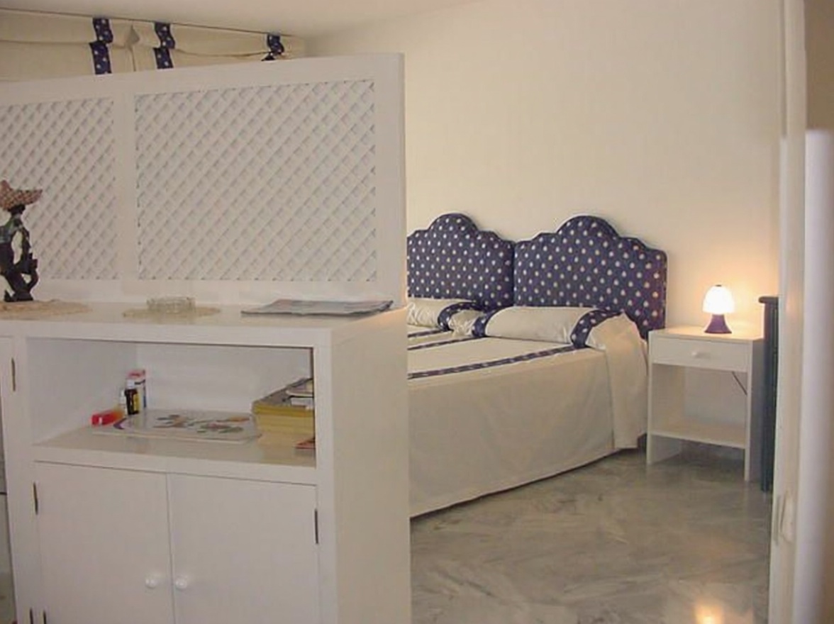 Piso en primera línea de playa en Benalmádena — Dormitorio