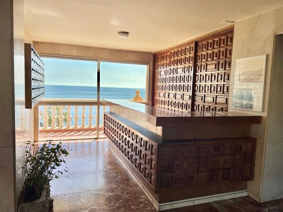 Beachfront flat in Benalmádena — Sea terrace