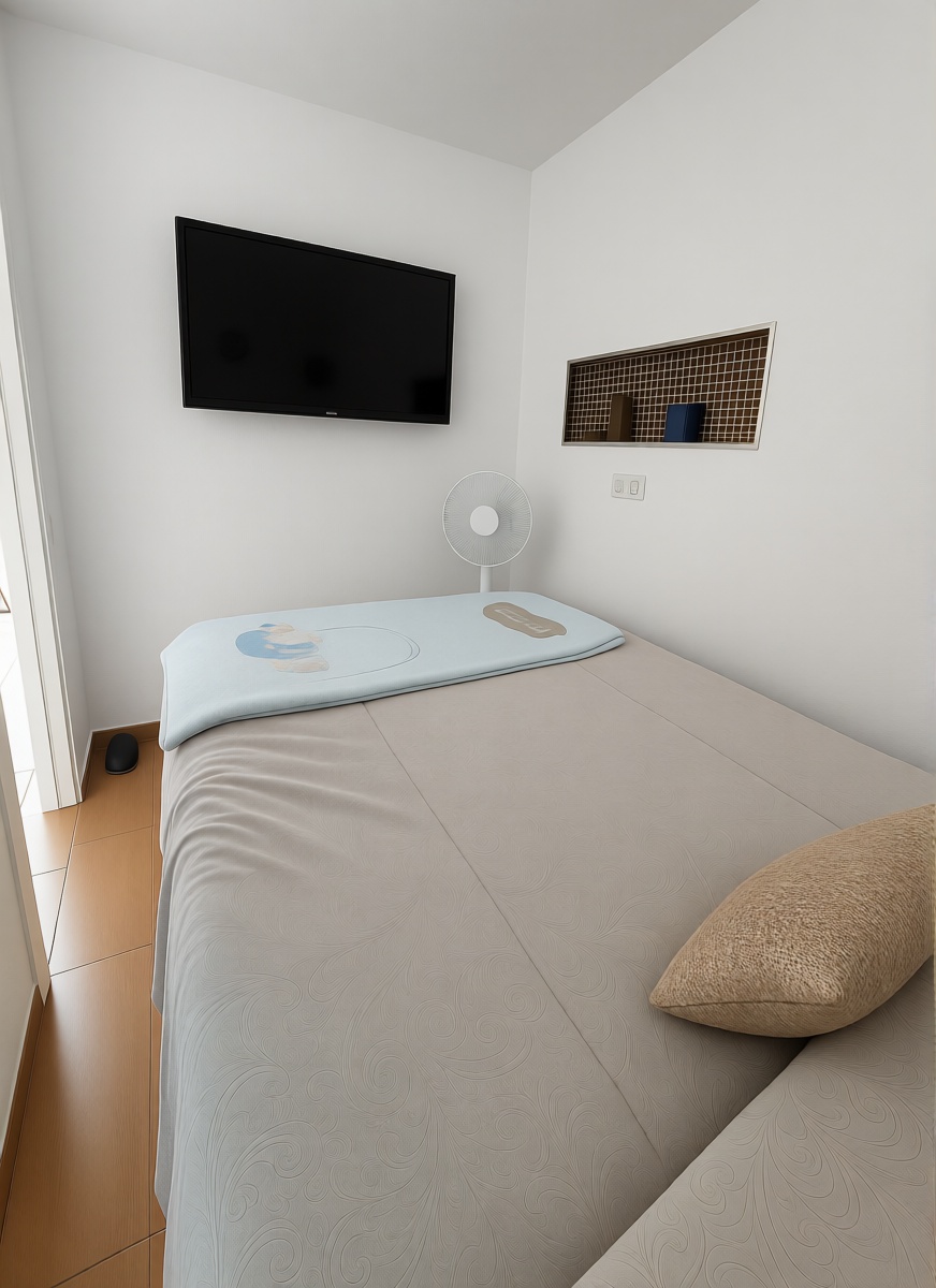 Beachfront flat in Benalmádena — Bedroom