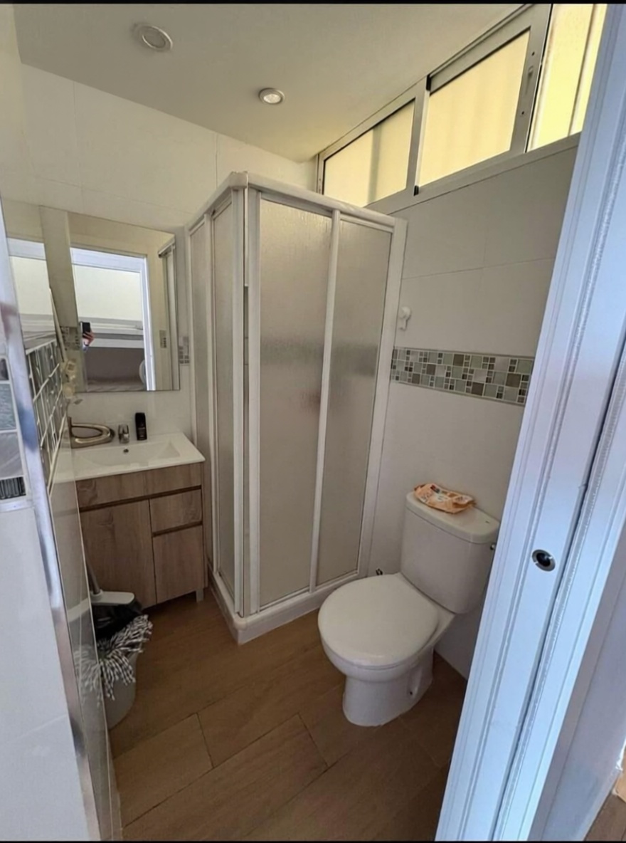 Beachfront flat in Benalmádena — Bathroom