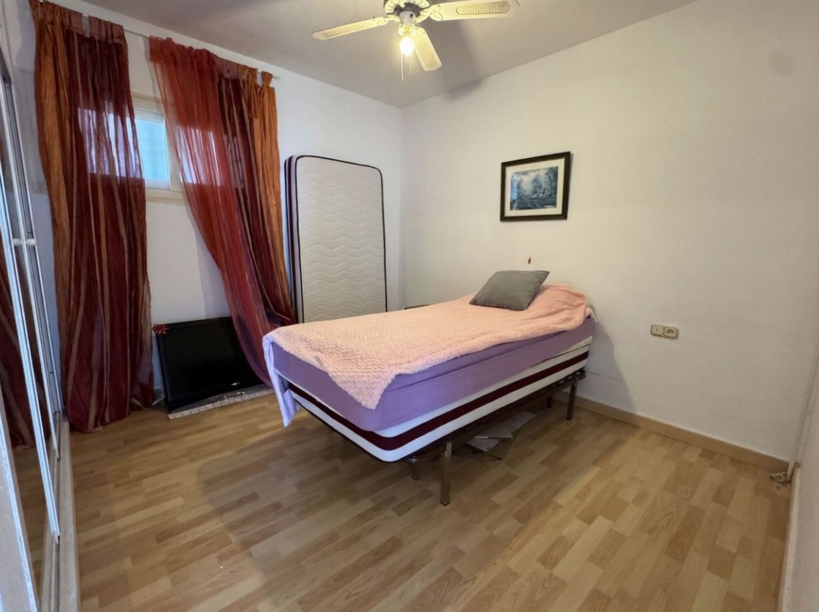 Piso en primera línea de playa en Benalmádena — Dormitorio