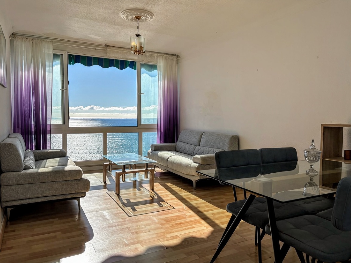 Appartement en première ligne de plage à Benalmádena — Séjour