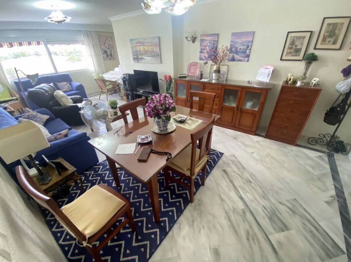 Beachfront flat in Benalmádena — Living room