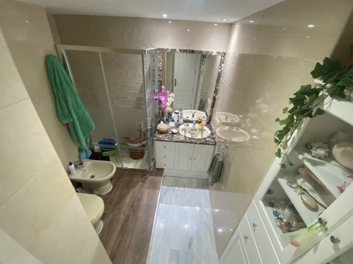 Beachfront flat in Benalmádena — Bathroom