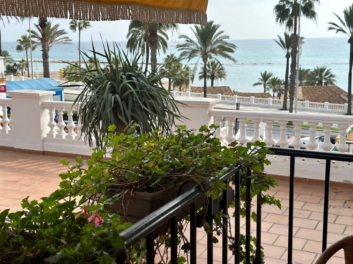 Piso en primera línea de playa en Benalmádena — Terraza mar
