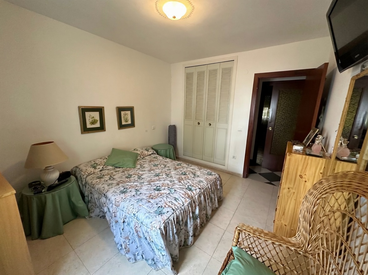 Piso en primera línea de playa en Benalmádena — Dormitorio