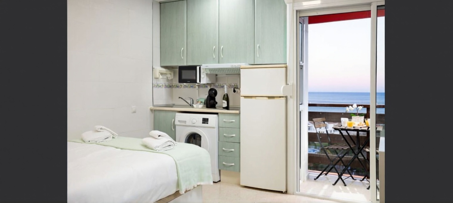 Studio en première ligne de plage à Benalmádena — Cuisine