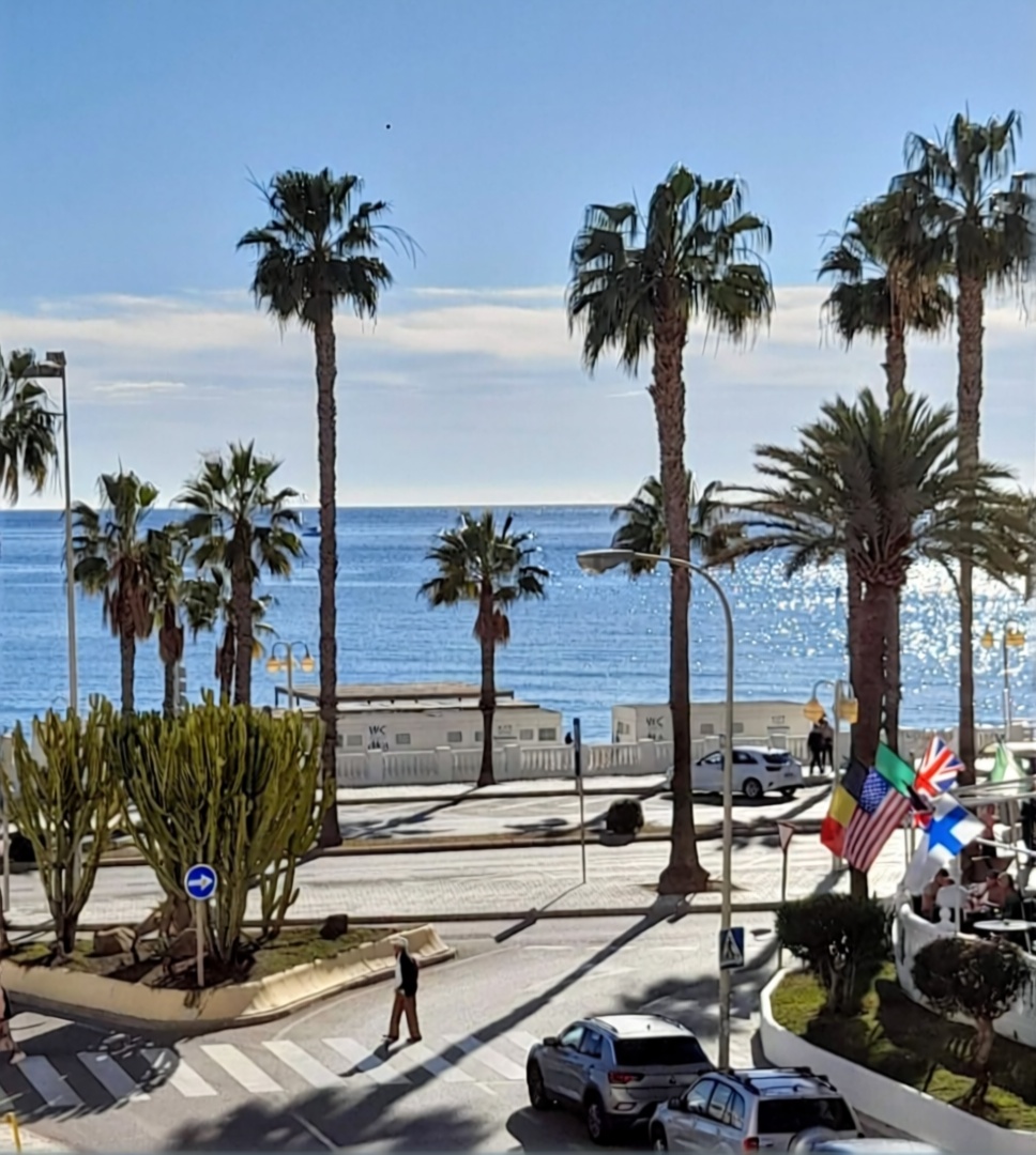 Appartement en première ligne de plage à Benalmádena — Vue mer