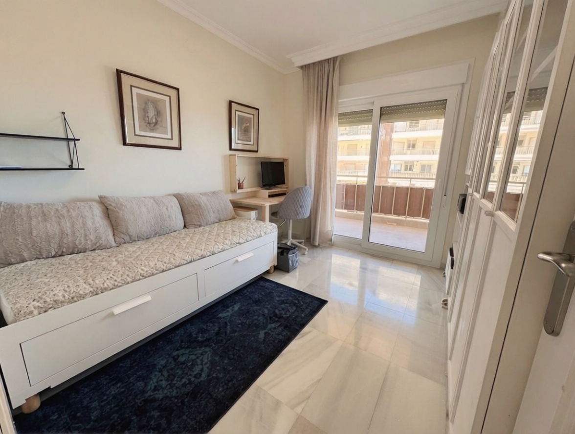 Piso en primera línea de playa en Fuengirola — Dormitorio