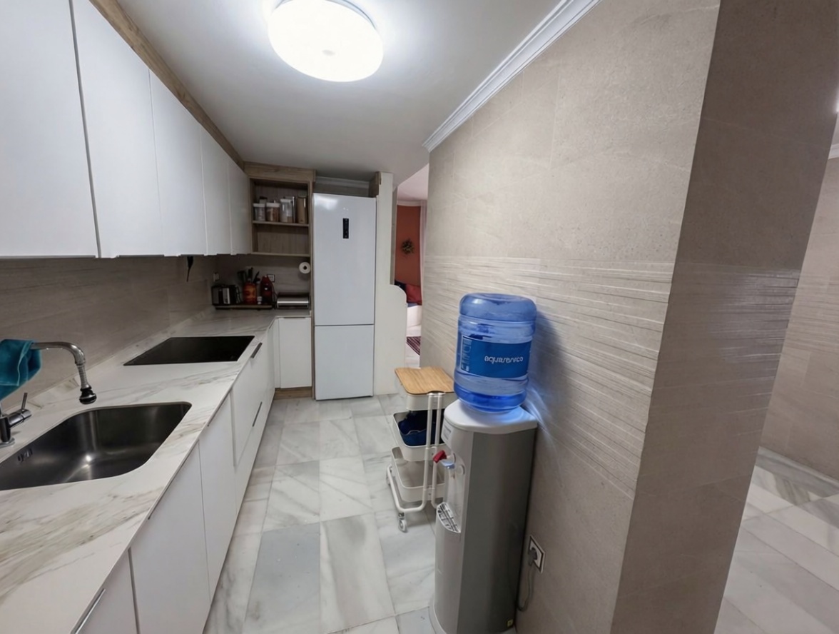 Piso en primera línea de playa en Fuengirola — Cocina