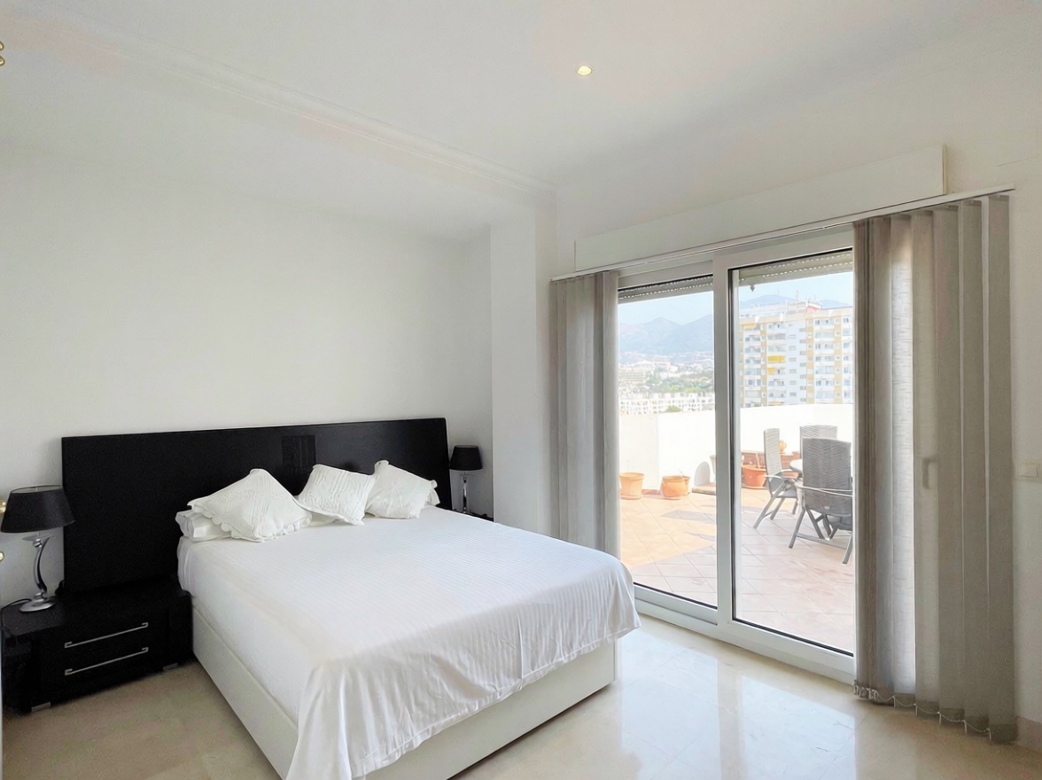Ático en primera línea de mar en Fuengirola — Dormitorio