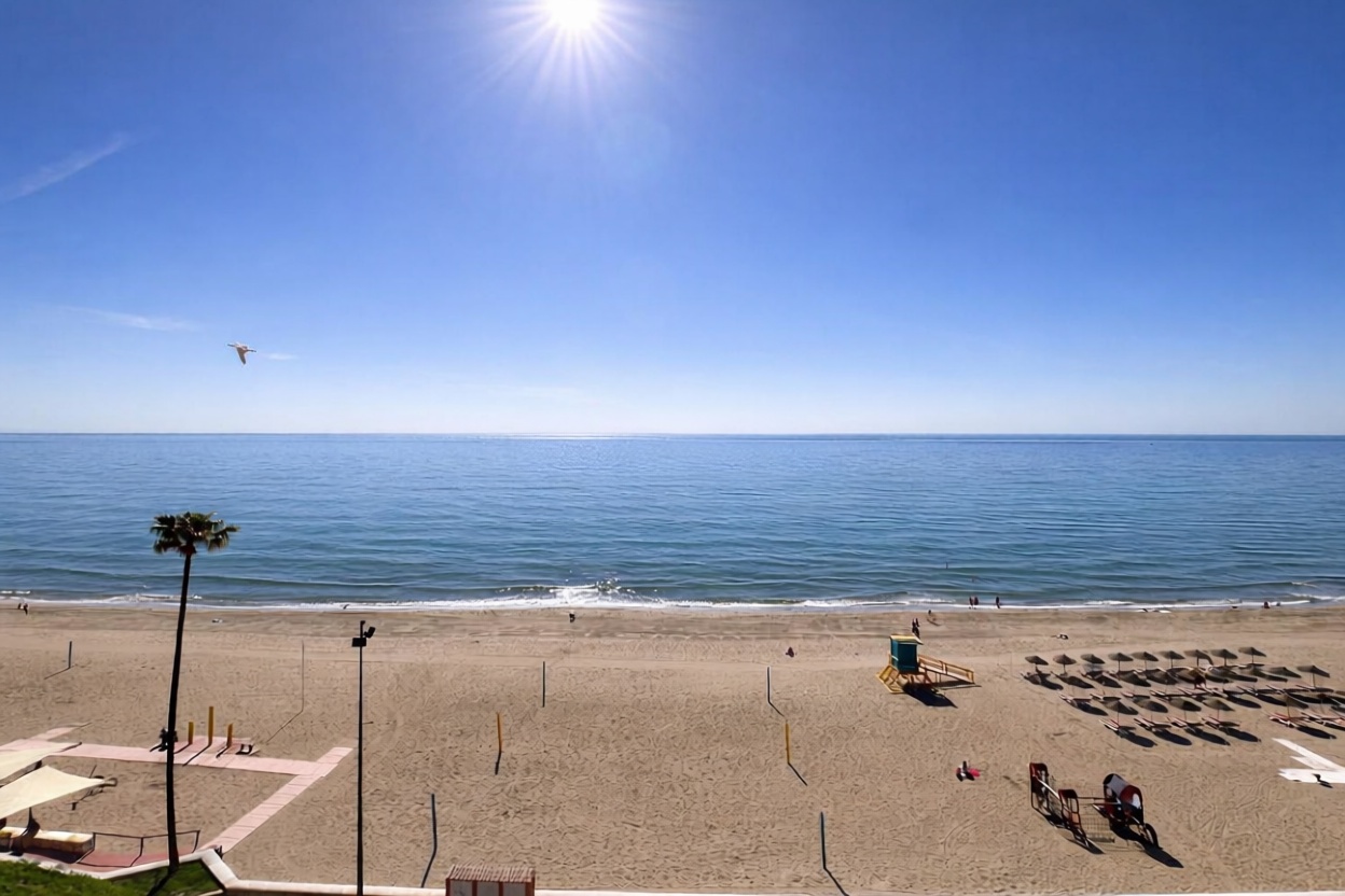 Wohnung in erste Strandlinie in Fuengirola — Meerblick