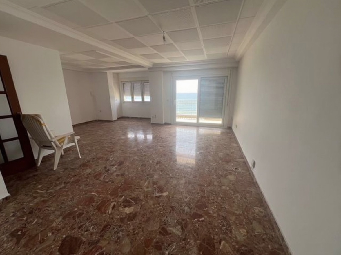 Apartamento em primeira linha de praia em Fuengirola — Sala