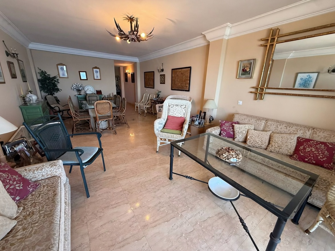 Apartamento em primeira linha de praia em Fuengirola — Sala